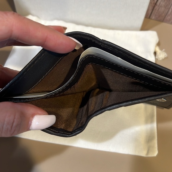 NEW 🌟 UNGARO CHOCOLATE VERTICAL LEATHER WALLET Collection Toulouse Ungaro - Picture 6 of 10